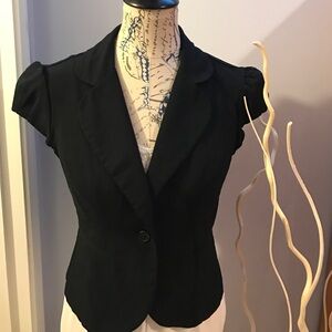 black short sleeve top, blazer